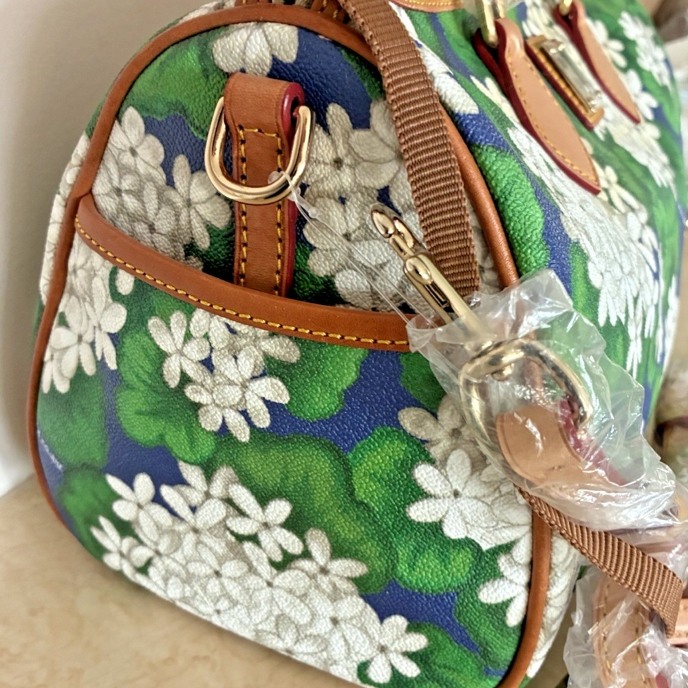 NWT Dooney & Bourke White Hydrangea Satchel Bag -Blue Green Card Case & Keychain - Picture 4 of 15